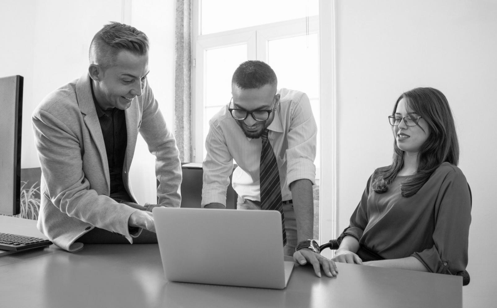 Beratungssituation mit entspannter Atmosphäre